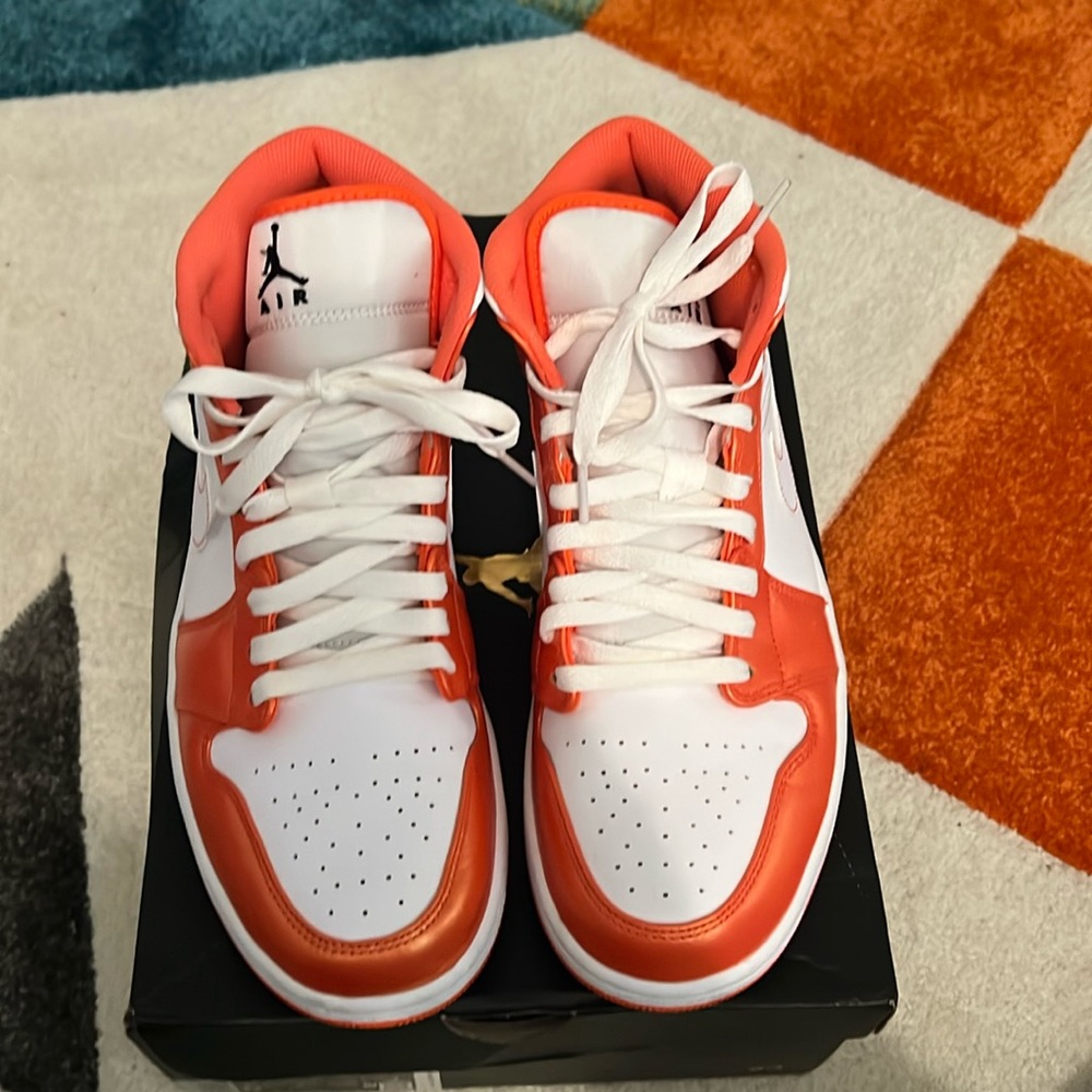 Excellent Condition Jordan 1 Mid